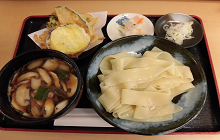 特定非営利活動法人花と文化のふるさと委員会 花久の里 花音里うどんイメージ