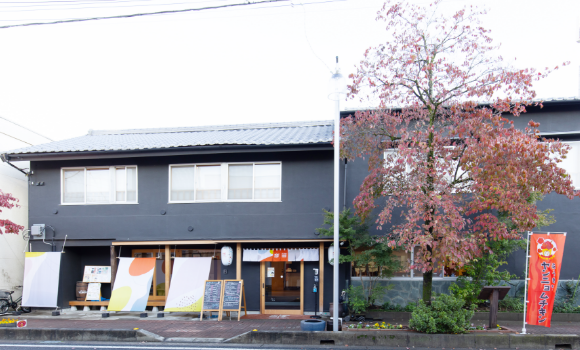 レストラン経営をされて、さらにこの小川宿 鴻倫を開業しようと思ったきっかけは何だったのでしょうか？